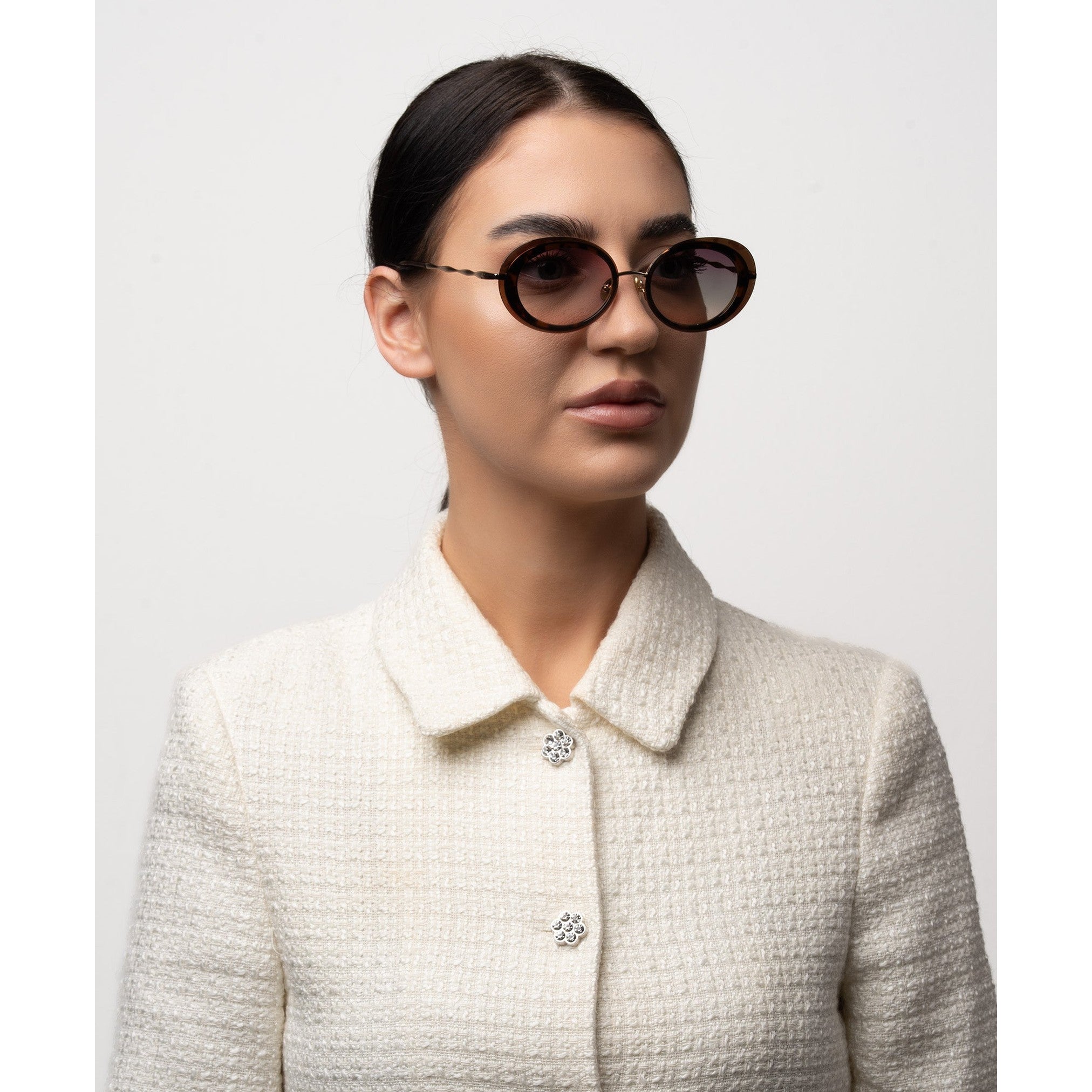 نظارة شمسية إيلا بيضاوية متدرجة اللون بتصميم سلحفاة