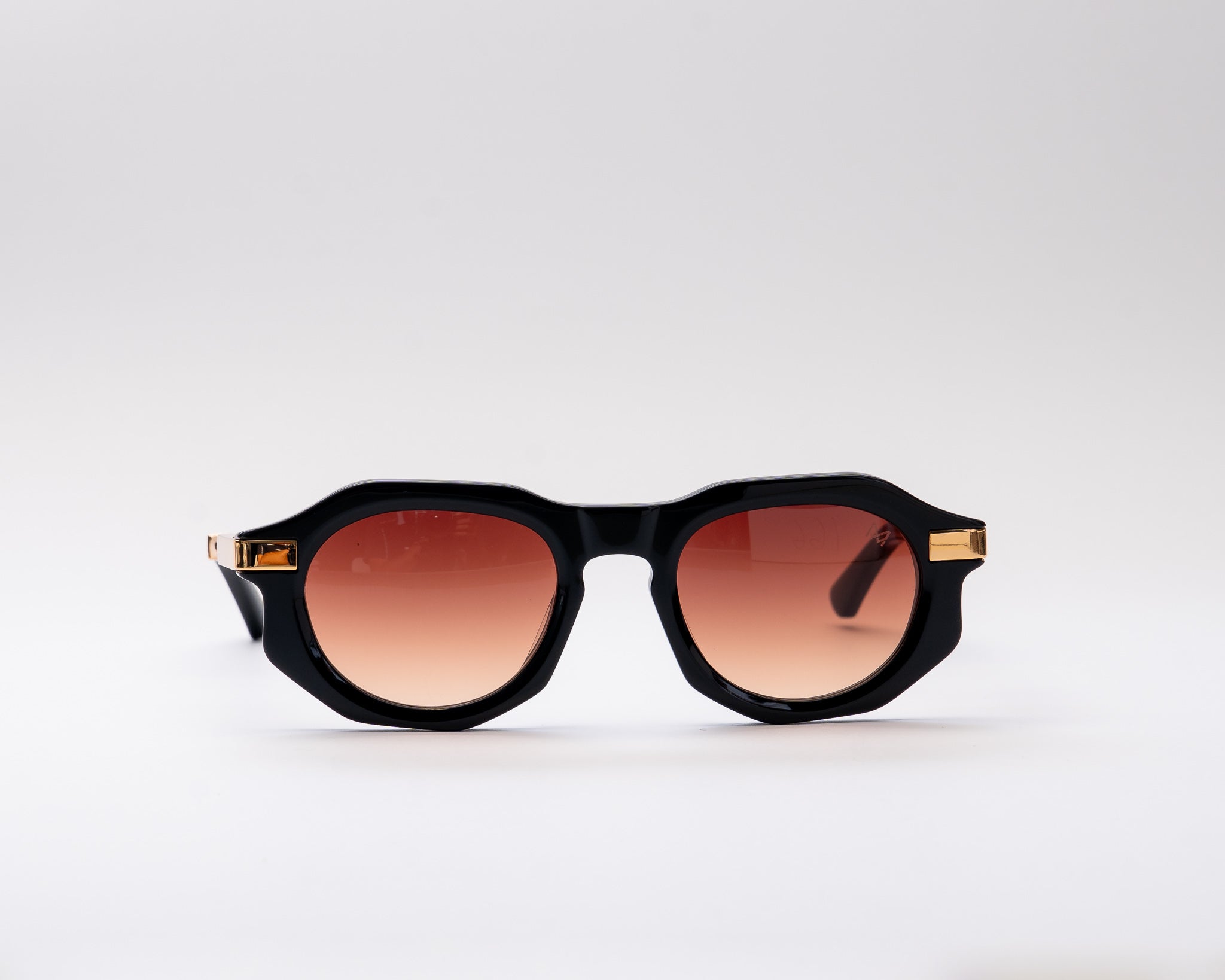 CLASSIC BLACK